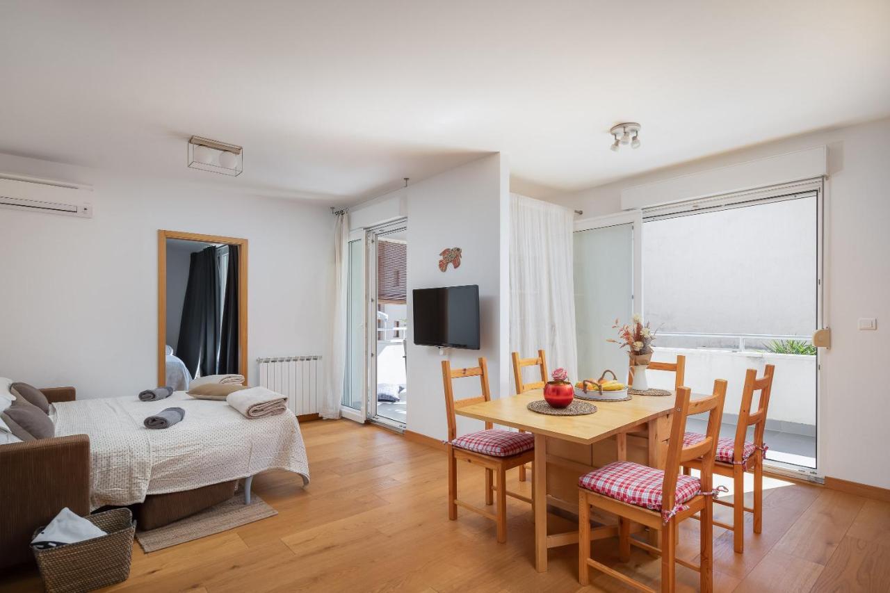Modern Apt With Terrace 4 Min Walk To The Beach Split Zewnętrze zdjęcie